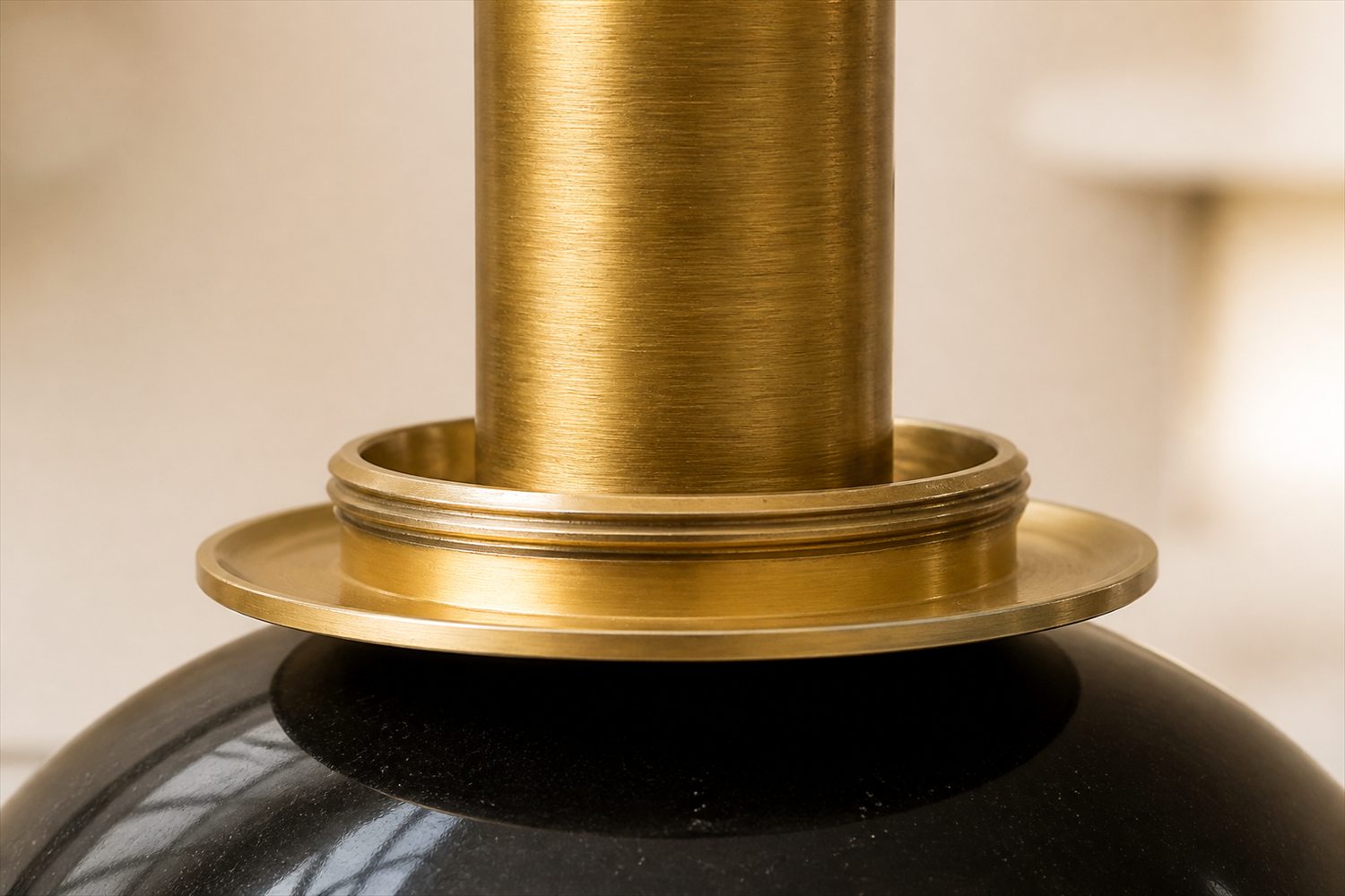 Halo Table Lamp product detail 4